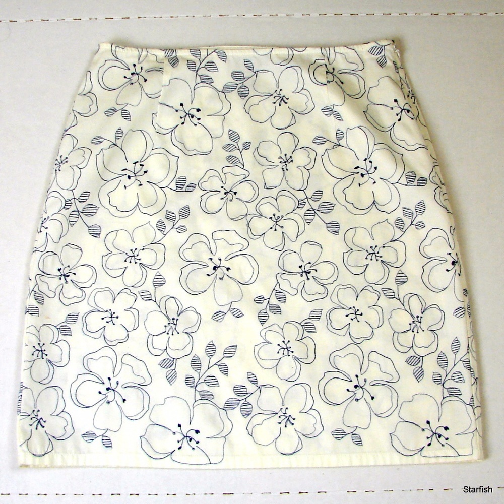 Ann Taylor blue white floral pencil skirt